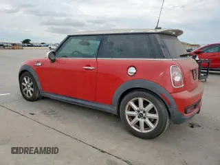 2011 MINI Hardtop S with VIN WMWSV3C5XBTY23021, listed as a Copart auction lot 58786655 with 117,874 mi miles and Clean title. Bid and sale history available at DreamBid. Image 2.