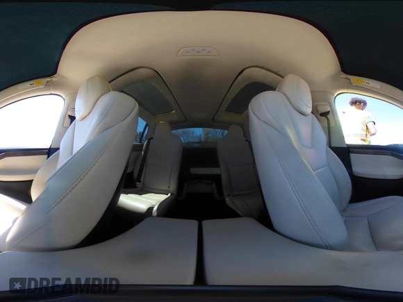 2017 Tesla Model X 90D z VIN 5YJXCBE26HF079022, wystawiony jako IAAI lot #41847954 z przebiegiem 74 940 mil mil oraz . Historia ofert i sprzedaży dostępna na DreamBid. Obrazek 21.