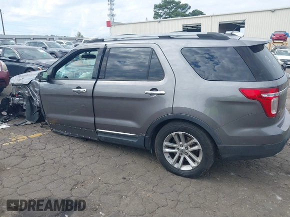 2011 Ford Explorer XLT with VIN 1FMHK8D84BGA33651, listed as a IAAI auction lot 40504832 with 174,066 mi miles and . Bid and sale history available at carsss.com. Image 14.