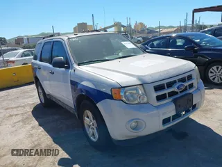 2011 Ford Escape Hybrid z VIN 1FMCU4K38BKC52016, wystawiony jako IAAI lot #41871669 z przebiegiem 366 177 mil mil oraz . Historia ofert i sprzedaży dostępna na DreamBid. Obrazek 1.