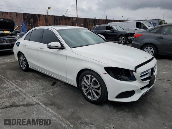 2018 Mercedes-Benz C 300 z VIN 55SWF4JB6JU275731, wystawiony jako Copart lot #55496575 z przebiegiem 51 107 mil mil oraz Szkoda całkowita • Salvage title. Historia ofert i sprzedaży dostępna na DreamBid. Obrazek 4.