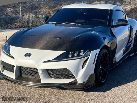 2022 Toyota GR Supra 3.0 with VIN WZ1DB0C04NW049778, listed as a Copart auction lot 84331034 with 9,165 mi miles and Clean Title. Bid and sale history available at carsss.com. Image 2.