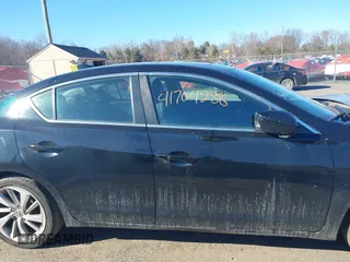 2017 Acura ILX with VIN 19UDE2F30HA009417, listed as a IAAI auction lot 41704288 with 1 mi miles. Bid and sale history available at carsss.com. Image 13.