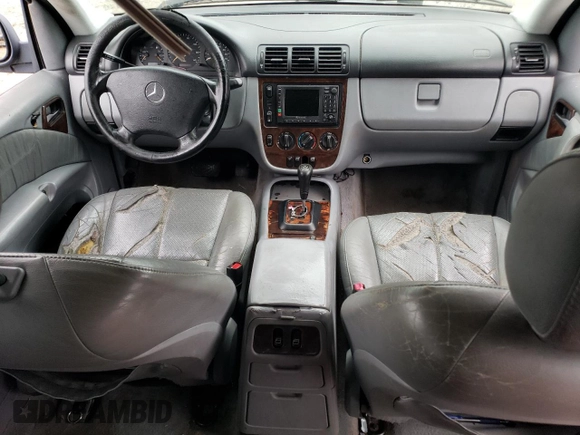 2000 Mercedes-Benz M-Class with VIN 4JGAB54E5YA202352, listed as a Copart auction lot 73734624 with 295,895 mi miles and Salvage Title. Bid and sale history available at carsss.com. Image 8.