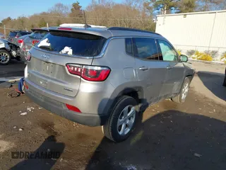 2019 Jeep Compass Latitude with VIN 3C4NJDBB4KT850342, listed as a IAAI auction lot 41398167 with 33,771 mi miles and . Bid and sale history available at DreamBid. Image 4.