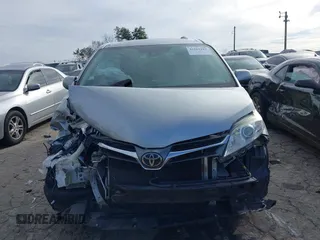 2019 Toyota Sienna XLE Auto Access Seat with VIN 5TDYZ3DC5KS011283, listed as a IAAI auction lot 41569183 with 140,456 mi miles. Bid and sale history available at carsss.com. Image 12.