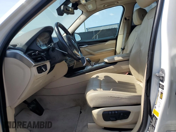2014 BMW X5 xDrive35i z VIN 5UXKR0C51E0H17912, wystawiony jako Copart lot #61819105 z przebiegiem 218 784 mil mil oraz Czysty tytuł • Clean title. Historia ofert i sprzedaży dostępna na DreamBid. Obrazek 7.