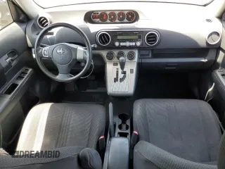 2009 Scion xB z VIN JTLKE50E991073625, wystawiony jako Copart lot #57295885 z przebiegiem 111 211 mil mil oraz Szkoda całkowita • Salvage title. Historia ofert i sprzedaży dostępna na DreamBid. Obrazek 8.