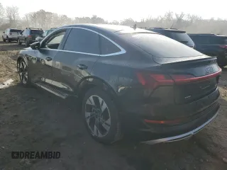 2022 Audi e-tron Sportback S line Premium Plus z VIN WA12AAGE2NB041104, wystawiony jako Copart lot #75980913 z przebiegiem Nie podano mil oraz Nie do naprawy • Non repairable. Historia ofert i sprzedaży dostępna na DreamBid. Obrazek 2.
