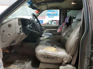 1998 Chevrolet Tahoe z VIN 1GNEK13R0WJ302401, wystawiony jako Copart lot #47196925 z przebiegiem 202 595 mil mil oraz Szkoda całkowita • Salvage title. Historia ofert i sprzedaży dostępna na DreamBid. Obrazek 7.