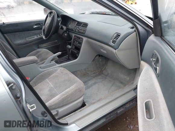 1994 Honda Accord EX w/Leather with VIN 1HGCD5657RA119657, listed as a IAAI auction lot 41528165 with 119,458 mi miles. Bid and sale history available at carsss.com. Image 5.