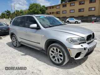 2013 BMW X5 xDrive35i z VIN 5UXZV4C5XD0B03182, wystawiony jako Copart lot #54906305 z przebiegiem 166 493 mil mil oraz Szkody całkowita. Historia ofert i sprzedaży dostępna na DreamBid. Obrazek 4.