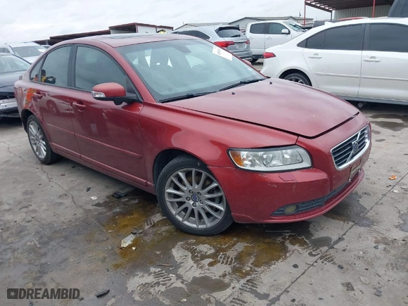 2011 Volvo S40 with VIN YV1672MS1B2549902, listed as a IAAI auction lot 41019576 with 97,101 mi miles. Bid and sale history available at carsss.com. Image 1.