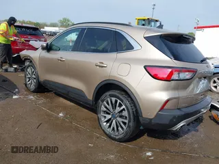 2020 Ford Escape Titanium z VIN 1FMCU9J92LUB48243, wystawiony jako IAAI lot #42143038 z przebiegiem 63 172 mil mil oraz . Historia ofert i sprzedaży dostępna na DreamBid. Obrazek 3.