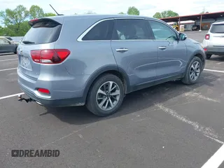 2020 Kia Sorento LX V6 with VIN 5XYPG4A53LG675755, listed as a IAAI auction lot 42070515 with 82,985 mi miles. Bid and sale history available at carsss.com. Image 4.