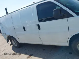 2015 Chevrolet Express Cargo z VIN 1GCWGFCFXF1184780, wystawiony jako IAAI lot #42180137 z przebiegiem 103 453 mil mil oraz . Historia ofert i sprzedaży dostępna na DreamBid. Obrazek 13.