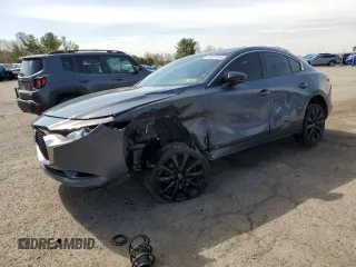 2022 Mazda 3 Carbon Edition z VIN 3MZBPACL3NM314887, wystawiony jako Copart lot #51631935 z przebiegiem Nie podano mil oraz Szkoda całkowita • Salvage title. Historia ofert i sprzedaży dostępna na DreamBid. Obrazek 1.
