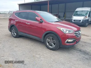 2017 Hyundai Santa Fe 2.4L z VIN 5XYZU3LB0HG425945, wystawiony jako IAAI lot #42180131 z przebiegiem 200 921 mil mil oraz . Historia ofert i sprzedaży dostępna na DreamBid. Obrazek 1.