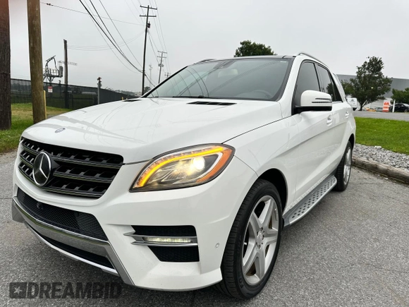 2014 Mercedes-Benz M 550 with VIN 4JGDA7DB0EA386032, listed as a Copart auction lot 61507465 with 131,078 mi miles and Clean title. Bid and sale history available at DreamBid. Image 2.