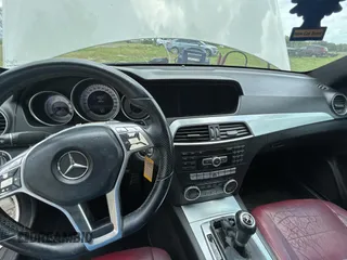 2014 Mercedes-Benz C 250 z VIN WDDGJ4HB1EG286714, wystawiony jako Copart lot #59034755 z przebiegiem 98 092 mil mil oraz Czysty tytuł • Clean title. Historia ofert i sprzedaży dostępna na DreamBid. Obrazek 9.