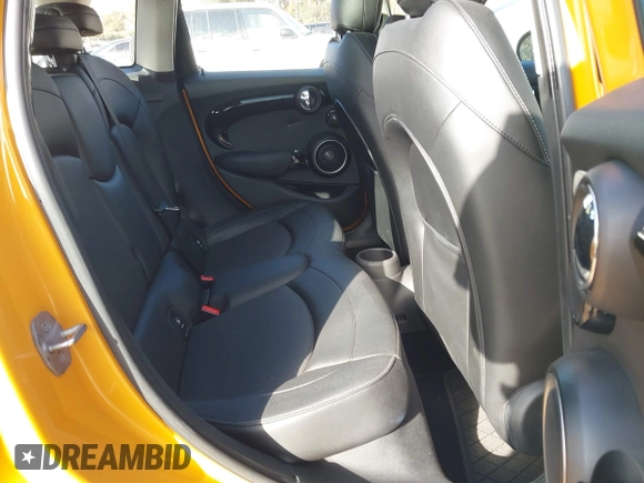 2015 MINI Hardtop 4 Door S z VIN WMWXU3C51F2B57061, wystawiony jako IAAI lot #41691431 z przebiegiem 66 406 mil mil oraz . Historia ofert i sprzedaży dostępna na DreamBid. Obrazek 8.