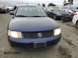 2001 Volkswagen Passat z VIN WVWAC63BX1P015545, wystawiony jako Copart lot #82040074 z przebiegiem 125 640 mil mil oraz Czysty tytuł • Clean title. Historia ofert i sprzedaży dostępna na DreamBid. Obrazek 5.
