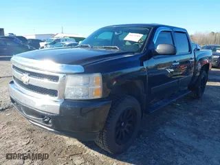 2007 Chevrolet Silverado 1500 LT w/1LT with VIN 2GCEC13C771615359, listed as a IAAI auction lot 41625289 with 176,659 mi miles. Bid and sale history available at carsss.com. Image 2.