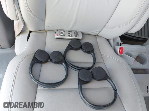 2018 Toyota Sienna XLE Auto Access Seat with VIN 5TDYZ3DC9JS921680, listed as a IAAI auction lot 42271593 with 141,417 mi miles and . Bid and sale history available at DreamBid. Image 17.