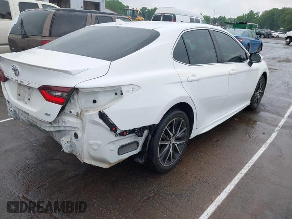 2023 Toyota Camry SE z VIN 4T1G11AK4PU738724, wystawiony jako IAAI lot #42123044 z przebiegiem 58 659 mil mil oraz . Historia ofert i sprzedaży dostępna na DreamBid. Obrazek 4.