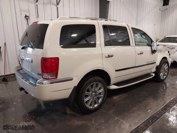 2008 Chrysler Aspen Limited with VIN 1A8HW58278F133635, listed as a IAAI auction lot 41902855 with 189,192 mi miles. Bid and sale history available at carsss.com. Image 4.