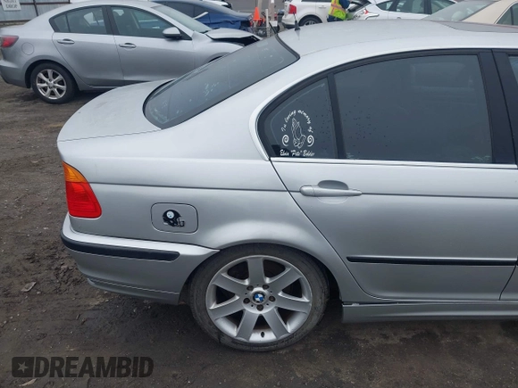 2000 BMW 3 Series 328i with VIN WBAAM5330YFR16615, listed as a IAAI auction lot 41496845 with Not Provided miles. Bid and sale history available at carsss.com. Image 13.