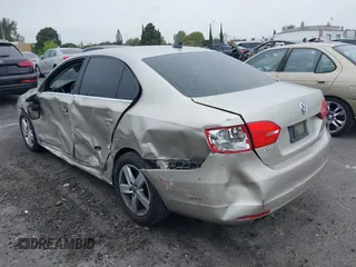 2014 Volkswagen Jetta TDI w/Premium with VIN 3VWLL7AJ3EM231190, listed as a IAAI auction lot 41722137 with 100,965 mi miles and . Bid and sale history available at DreamBid. Image 3.