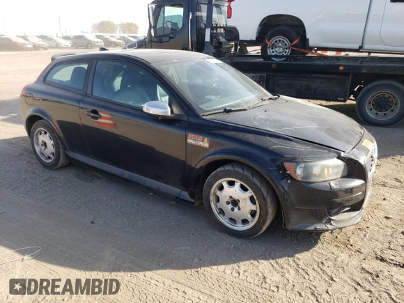 2010 Volvo C30 z VIN YV1672MK6A2172028, wystawiony jako Copart lot #77348434 z przebiegiem 168 765 mil mil oraz Czysty tytuł • Clean title. Historia ofert i sprzedaży dostępna na DreamBid. Obrazek 4.
