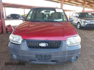 2006 Ford Escape XLT with VIN 1FMYU93126KB18365, listed as a IAAI auction lot 41889706 with 134,718 mi miles. Bid and sale history available at carsss.com. Image 12.