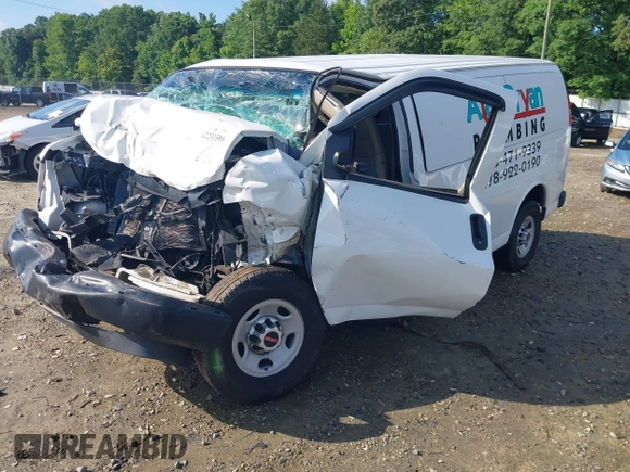 2017 GMC Savana Cargo z VIN 1GTW7AFG9H1117887, wystawiony jako IAAI lot #42233506 z przebiegiem Nie podano mil oraz . Historia ofert i sprzedaży dostępna na DreamBid. Obrazek 17.