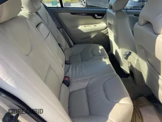 2004 Volvo S60 with VIN YV1RH59H042394920, listed as a Copart auction lot 76278134 with 130,501 mi miles and Clean Title. Bid and sale history available at carsss.com. Image 6.