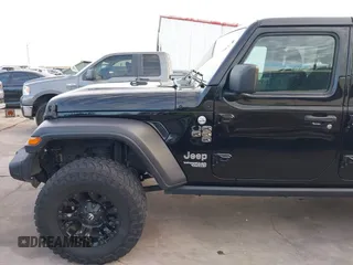 2019 Jeep Wrangler Unlimited Sport S with VIN 1C4HJXDN6KW686480, listed as a IAAI auction lot 41300842 with 67,359 mi miles and . Bid and sale history available at DreamBid. Image 17.