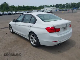 2015 BMW 3 Series 328i xDrive с VIN WBA3B5G55FNS17395, выставлен на аукционе IAAI как лот 42511002 с пробегом 228 228 миль миль и . История ставок и продаж доступна на DreamBid. Изображение 3.