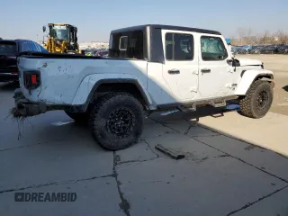 2021 Jeep Gladiator Willys with VIN 1C6HJTAGXML623599, listed as a Copart auction lot 48971735 with 35,052 mi miles and Salvage Title. Bid and sale history available at carsss.com. Image 3.