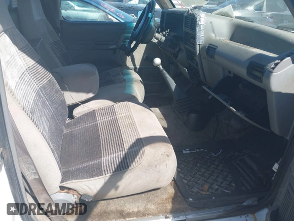 1992 Ford Ranger with VIN 1FTCR10A3NUD60462, listed as a IAAI auction lot 41726364 with 1 mi miles. Bid and sale history available at carsss.com. Image 5.