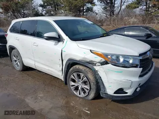 2015 Toyota Highlander LE with VIN 5TDBKRFHXFS172501, listed as a IAAI auction lot 41591131 with 108,000 mi miles. Bid and sale history available at carsss.com. Image 1.