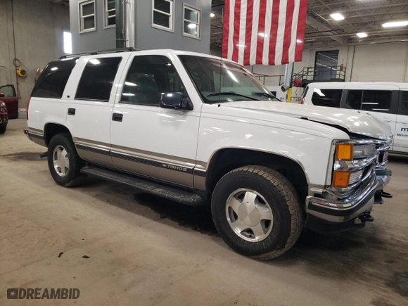 1999 Chevrolet Tahoe Z71 with VIN 1GNEK13R8XJ476282, listed as a Copart auction lot 48573705 with 207,260 mi miles and Salvage Title. Bid and sale history available at carsss.com. Image 4.