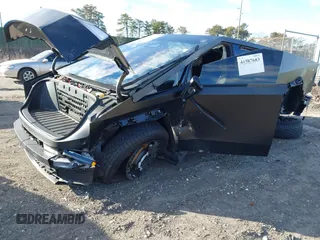 2024 Tesla Cybertruck z VIN 7G2CEHED5RA015790, wystawiony jako IAAI lot #41587683 z przebiegiem 5 867 mil mil oraz . Historia ofert i sprzedaży dostępna na DreamBid. Obrazek 2.
