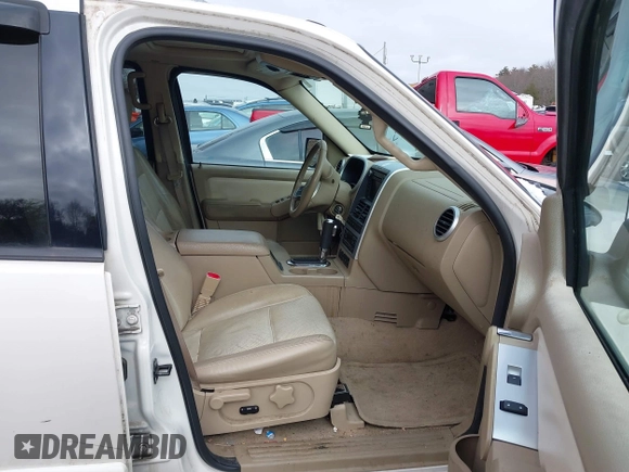 2008 Mercury Mountaineer Premier with VIN 4M2EU48848UJ00015, listed as a IAAI auction lot 41628733 with 307,424 mi miles. Bid and sale history available at carsss.com. Image 5.