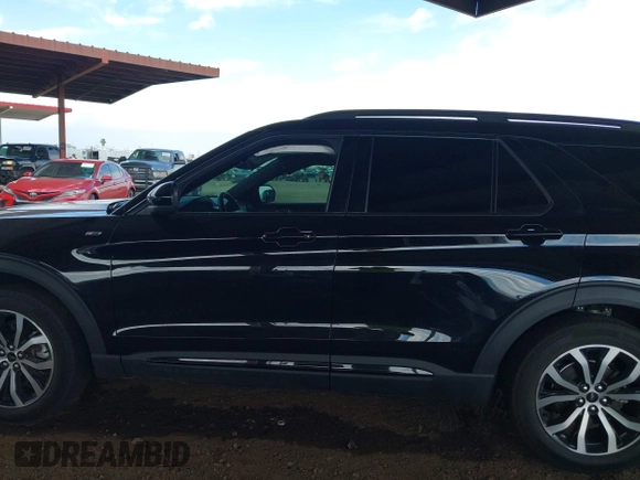 2022 Ford Explorer ST-Line z VIN 1FMSK7KH5NGA21032, wystawiony jako IAAI lot #42212415 z przebiegiem 49 034 mil mil oraz . Historia ofert i sprzedaży dostępna na DreamBid. Obrazek 14.