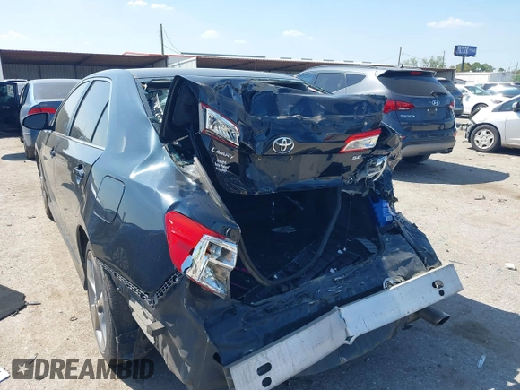 2014 Toyota Camry L with VIN 4T1BF1FK2EU817293, listed as a IAAI auction lot 41882906 with 189,719 mi miles. Bid and sale history available at carsss.com. Image 3.