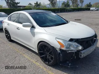 2014 Nissan Altima S with VIN 1N4AL3AP4EN223862, listed as a IAAI auction lot 42004392 with 140,450 mi miles and . Bid and sale history available at DreamBid. Image 1.