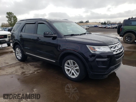2018 Ford Explorer XLT z VIN 1FM5K8D8XJGC73918, wystawiony jako Copart lot #52388025 z przebiegiem 98 380 mil mil oraz Szkoda całkowita • Salvage title. Historia ofert i sprzedaży dostępna na DreamBid. Obrazek 4.