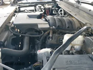 2019 Chevrolet Tahoe LT z VIN 1GNSCBKC2KR122254, wystawiony jako IAAI lot #42725890 z przebiegiem 242 719 mil mil oraz . Historia ofert i sprzedaży dostępna na DreamBid. Obrazek 18.