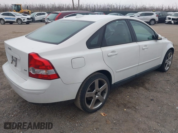 2006 Volvo S40 2.4L with VIN YV1MS390362201768, listed as a IAAI auction lot 41784027 with 224,794 mi miles. Bid and sale history available at carsss.com. Image 4.